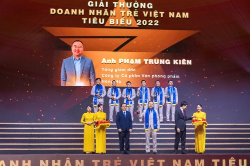 CEO VĂN PHÒNG PHẨM HỒNG HÀ – DOANH NHÂN TRẺ  VIỆT NAM TIÊU BIỂU 2022