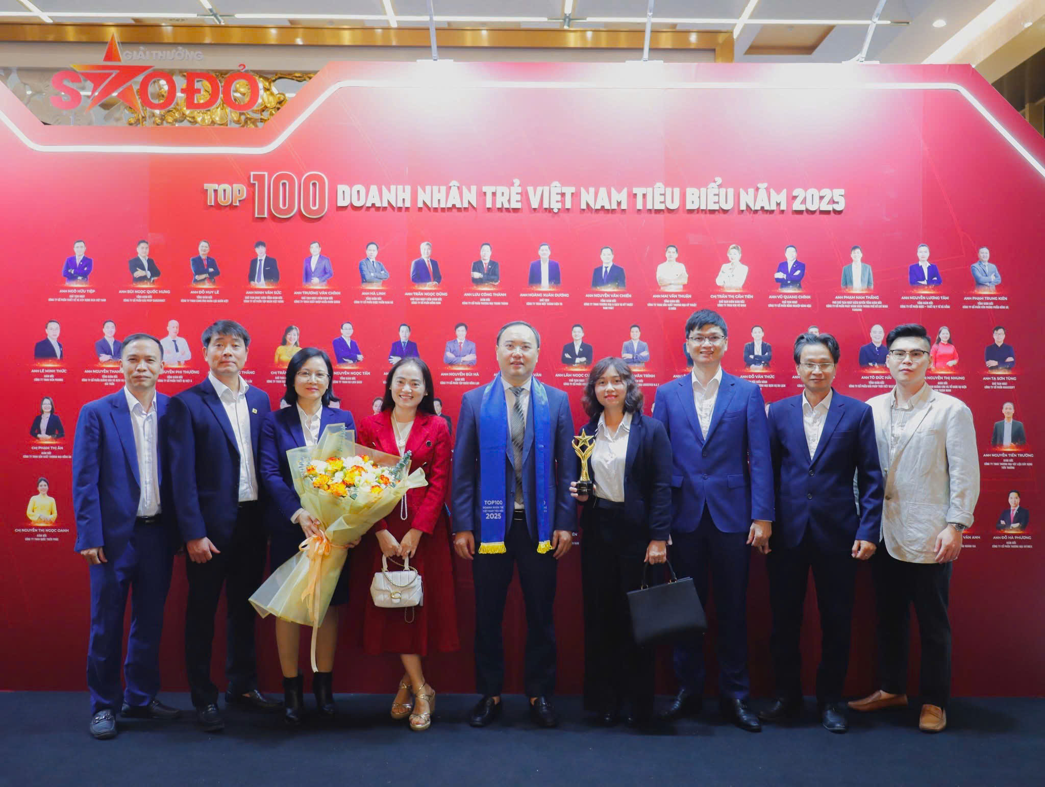 Anh Phạm Trung Kiên – TGĐ Công ty CP Văn Phòng phẩm Hồng Hà nhận giải thưởng Doanh nhân trẻ Việt Nam tiêu biểu năm 2025